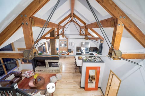 2.1-telluride-polar-queen-great-room-aerial