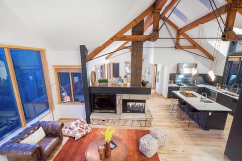 2.2-telluride-polar-queen-living-aerial