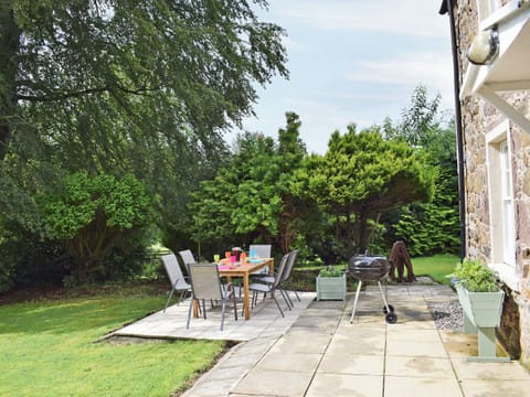 Large enclosed lawned garden | Waterloo Farm House, Waterloo, near Dunkeld