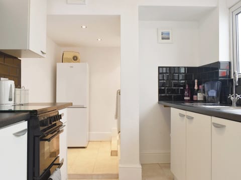 Well equipped kitchen | Compass Point, Brixham