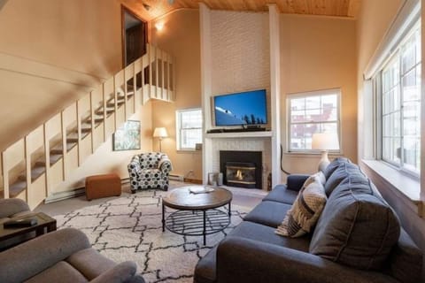 Condo, 2 Bedrooms | Living room