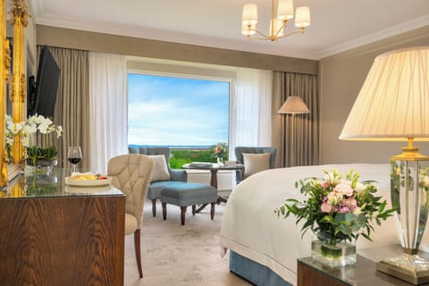 Deluxe Double Room, 1 King Bed | Premium bedding, minibar, in-room safe, iron/ironing board