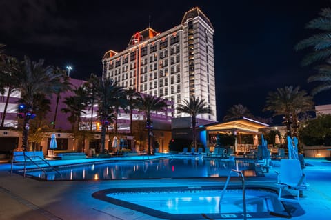 Seasonal outdoor pool, cabanas (surcharge), sun loungers