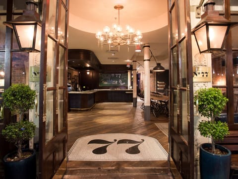 Lobby lounge