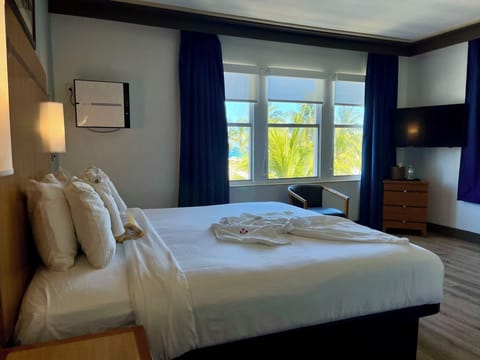 Superior Room, 1 King Bed, Ocean View | Premium bedding, in-room safe, desk, blackout drapes