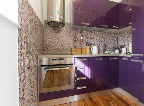Apartment | Private kitchen | Full-size fridge, oven, stovetop, dishwasher