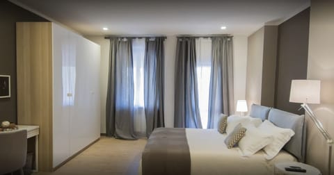 Double Room | In-room safe, desk, soundproofing, free WiFi