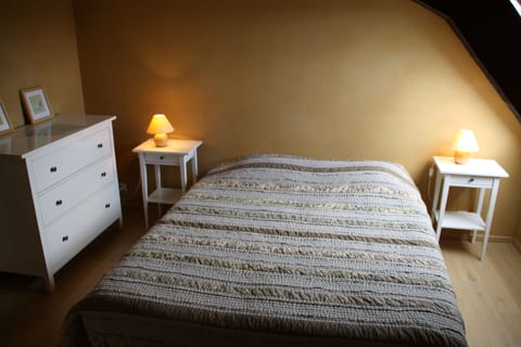Double Room (Citron) | Individually decorated, individually furnished, desk, iron/ironing board