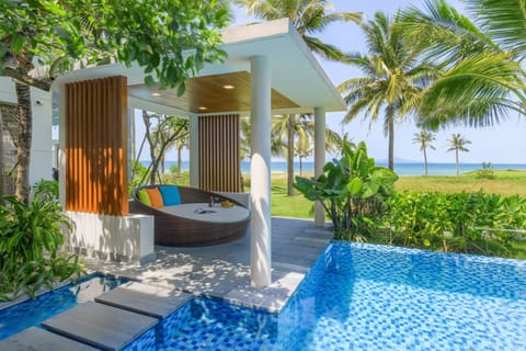 Indoor pool, 3 outdoor pools