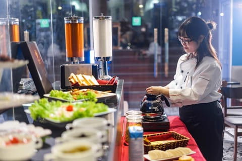 Daily buffet breakfast for a fee