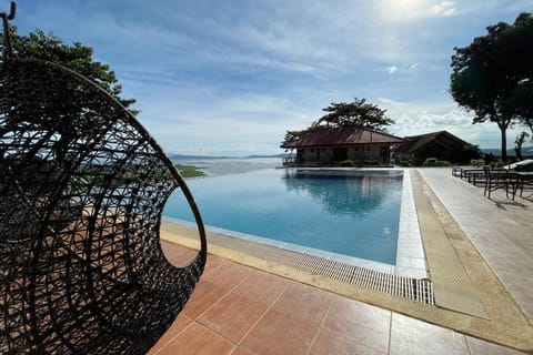 2 outdoor pools, an infinity pool