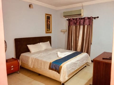 In-room safe, free WiFi