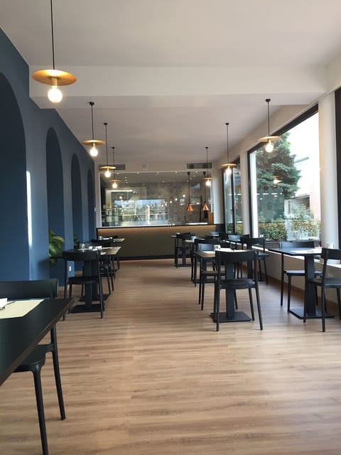 Lunch and dinner served, Italian cuisine