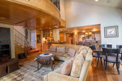 Condo, 3 Bedrooms | Living room