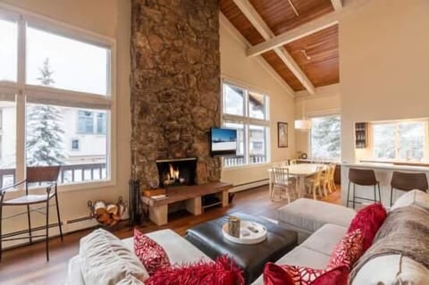 Apartment, 4 Bedrooms | Living room | Flat-screen TV, DVD player