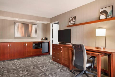 Suite, 1 Bedroom | Premium bedding, minibar, desk, laptop workspace