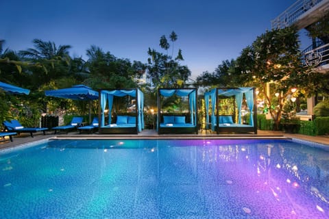 Outdoor pool, open 6:30 AM to 9:00 PM, pool umbrellas, sun loungers