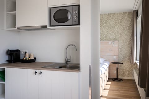 Comfort Studio | Private kitchen | Fridge, microwave, espresso maker, cookware/dishes/utensils
