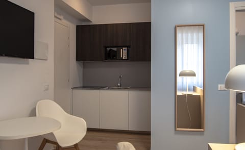 Double Room | Private kitchen | Fridge, stovetop, electric kettle, toaster