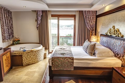 Superior Double Room, Sea View | Egyptian cotton sheets, premium bedding, minibar, in-room safe