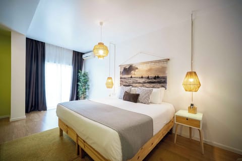 Family Room | In-room safe, desk, blackout drapes, soundproofing