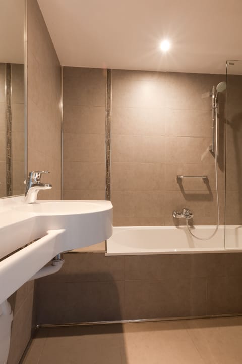 Double or Twin Room | Bathroom | Free toiletries, hair dryer, towels, soap