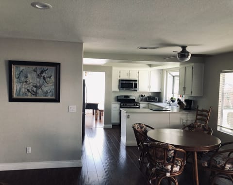 Kitchen & Dining Area