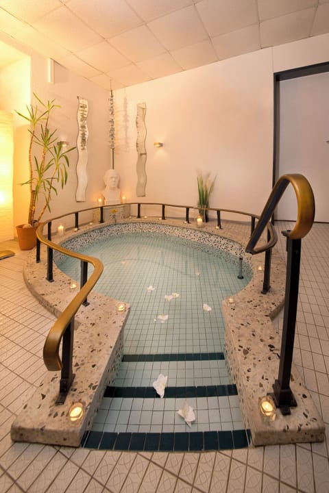 Steam room, body treatments, hydrotherapy, aromatherapy