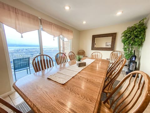 Bright dining space with lake views and ample seating