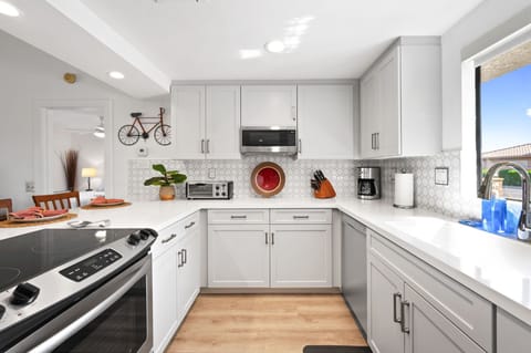 Fully equipped and stocked kitchen!