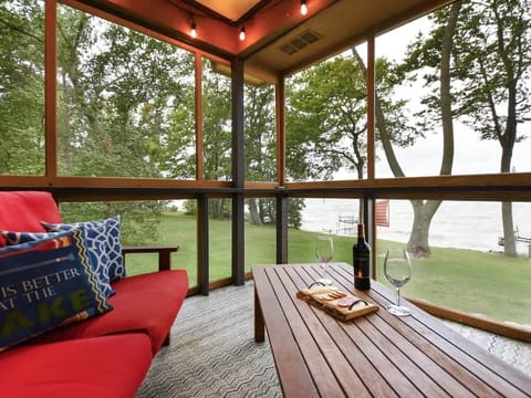 The perfect lakeside getaway for any occasion! 