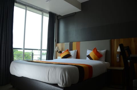 Individually furnished, desk, free WiFi, bed sheets
