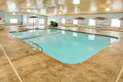 2 indoor pools