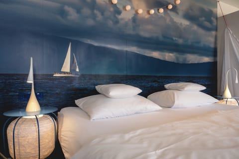 Sailing Suite | Hypo-allergenic bedding, minibar, in-room safe, desk