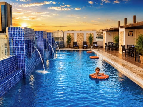 Outdoor pool, sun loungers
