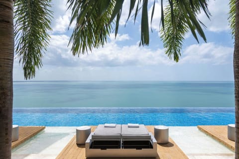 4 outdoor pools, free cabanas, pool umbrellas