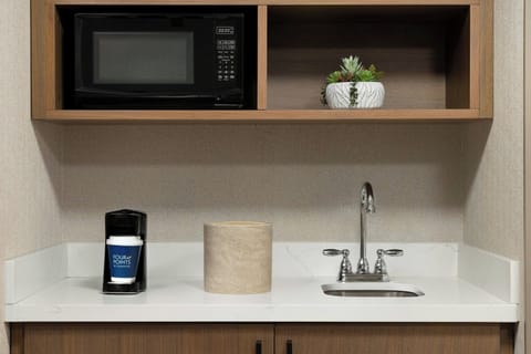 1 bedroom, premium bedding, down comforters, pillowtop beds