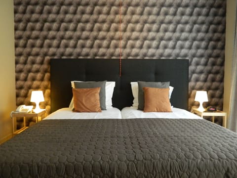 Double Room | Down comforters, minibar, individually decorated, desk