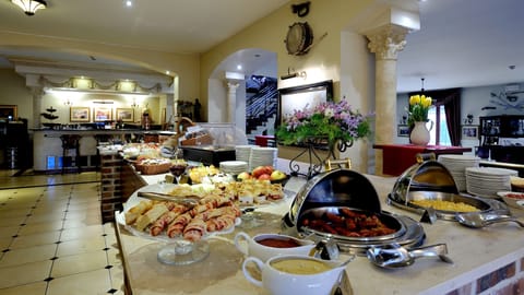 Daily buffet breakfast for a fee
