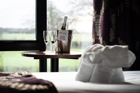 Standard Room, 1 King Bed | Premium bedding, in-room safe, desk, soundproofing