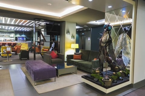 Lobby lounge