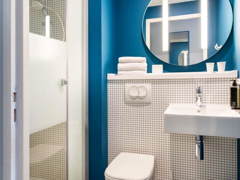 Room, 2 Twin Beds | Soundproofing, free WiFi, bed sheets