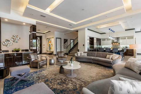 Living Room *Highlight*