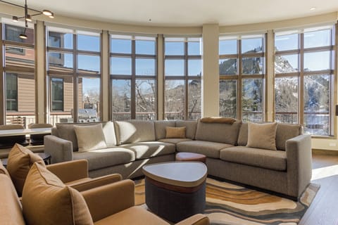 The living room with views of Beaver Creek & the Eagle River! 