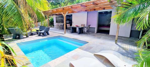 Spacious covered terrace with private plunge pool, nestled in a lush tropical garden – your intimate hideaway under the palms