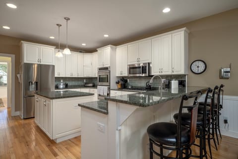 Open Kitchen w/ Bar Seating