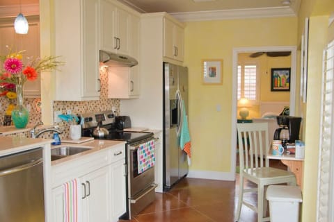 Fully-equipped kitchen makes it your Island Home away from home!