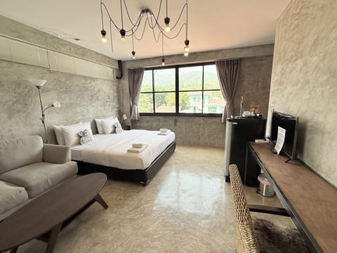 Deluxe Double Room, Mountain View | Minibar, desk, free WiFi, bed sheets