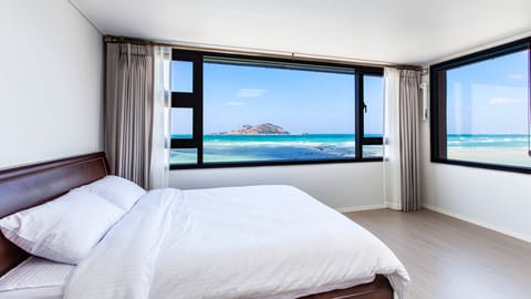 Studio, Ocean View (13 PY, 3rd Floor) | WiFi (free)