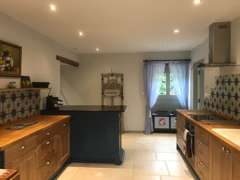 Large Fully equipped kitchen